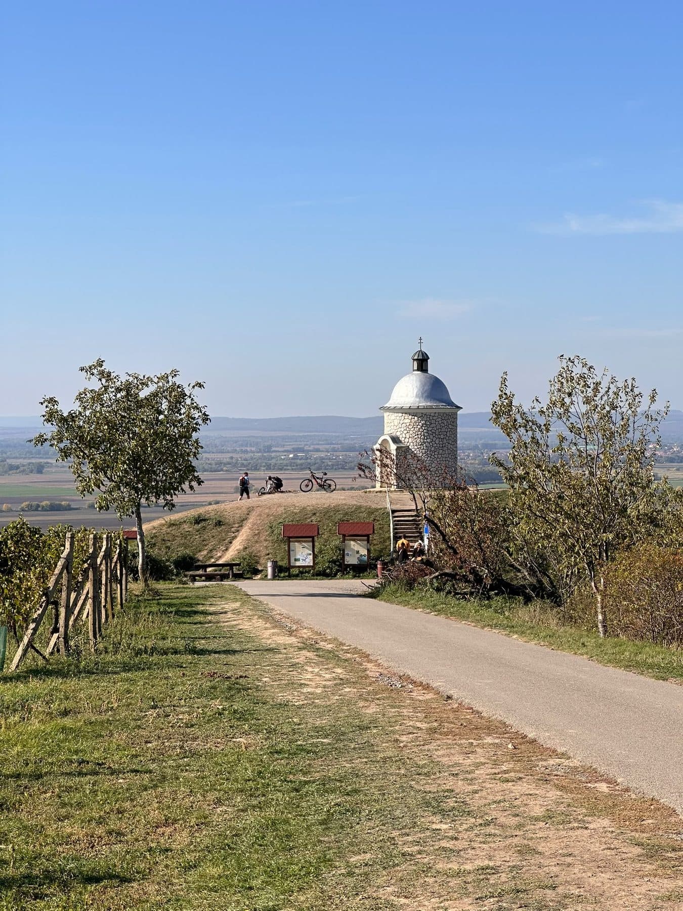Kleine Kapelle auf einem Hügel in Südmähren