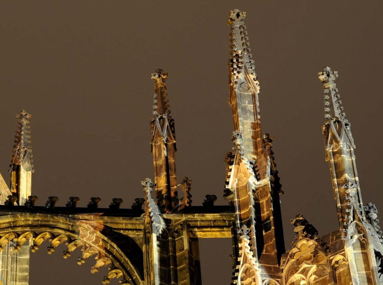 Die Türmchen des Veitsdoms bei Nacht